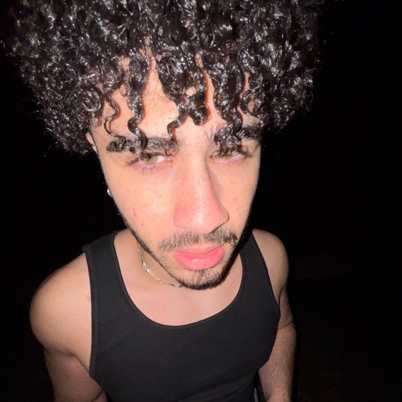 Meet your Posher, Jaden - Picture 3 of 3